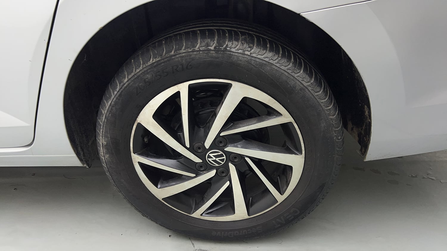 Used 2025 Volkswagen Virtus Topline 1.0 TSI AT Petrol Automatic tyres LEFT REAR TYRE RIM VIEW