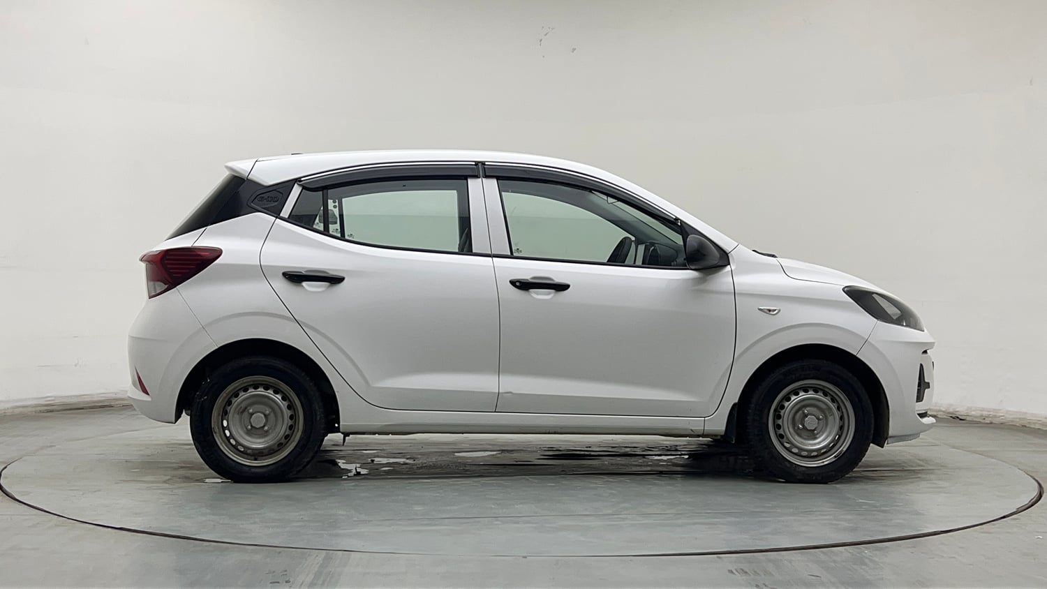 Used 2025 Hyundai Grand i10 Nios Era 1.2 Kappa Petrol Manual exterior RIGHT SIDE VIEW