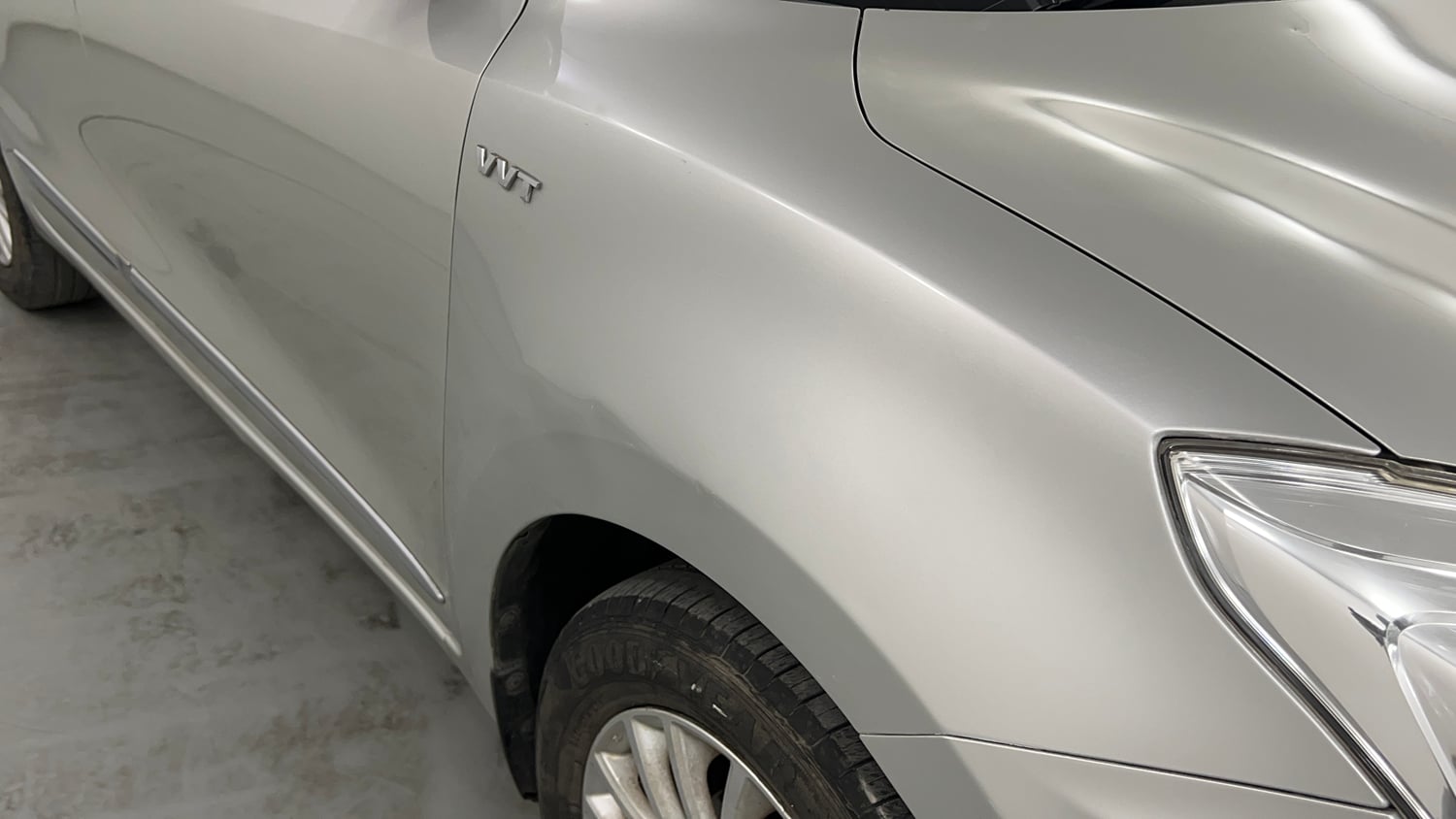 Used 2017 Maruti Suzuki Dzire ZXi AMT Petrol Automatic dents MINOR DENT