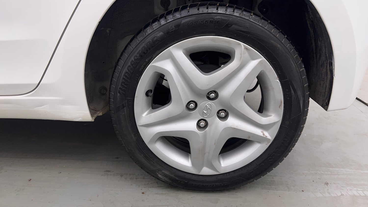 Used 2018 Hyundai Elite i20 Asta 1.2 Petrol Manual tyres LEFT REAR TYRE RIM VIEW