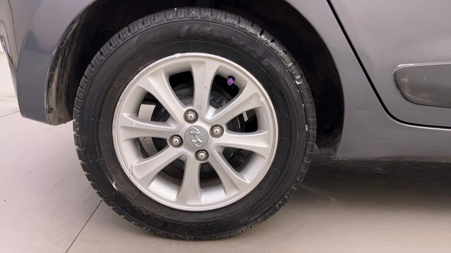 Used 2015 Hyundai Grand i10 Asta AT 1.2 Kappa VTVT Petrol Automatic tyres RIGHT REAR TYRE RIM VIEW
