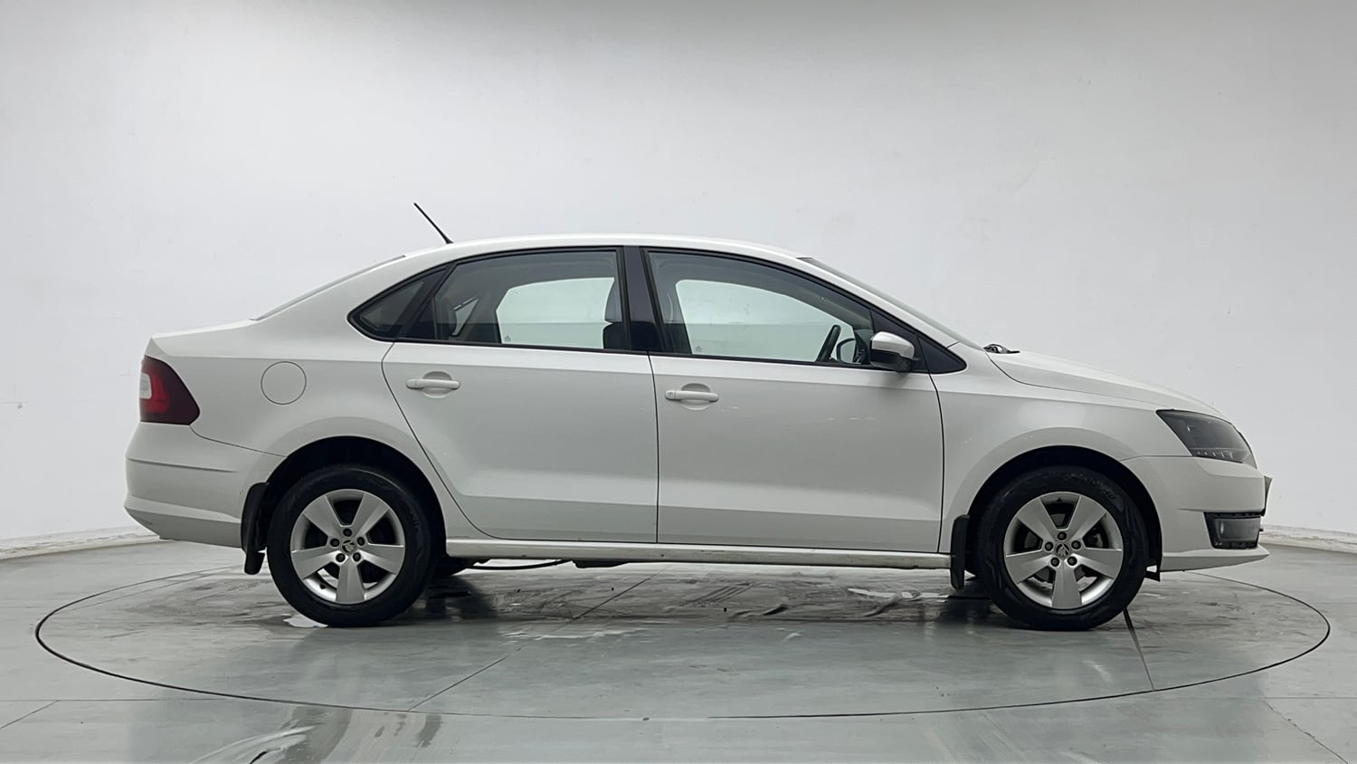 Used 2019 Skoda Rapid Ambition 1.6 MPI Petrol Manual exterior RIGHT SIDE VIEW