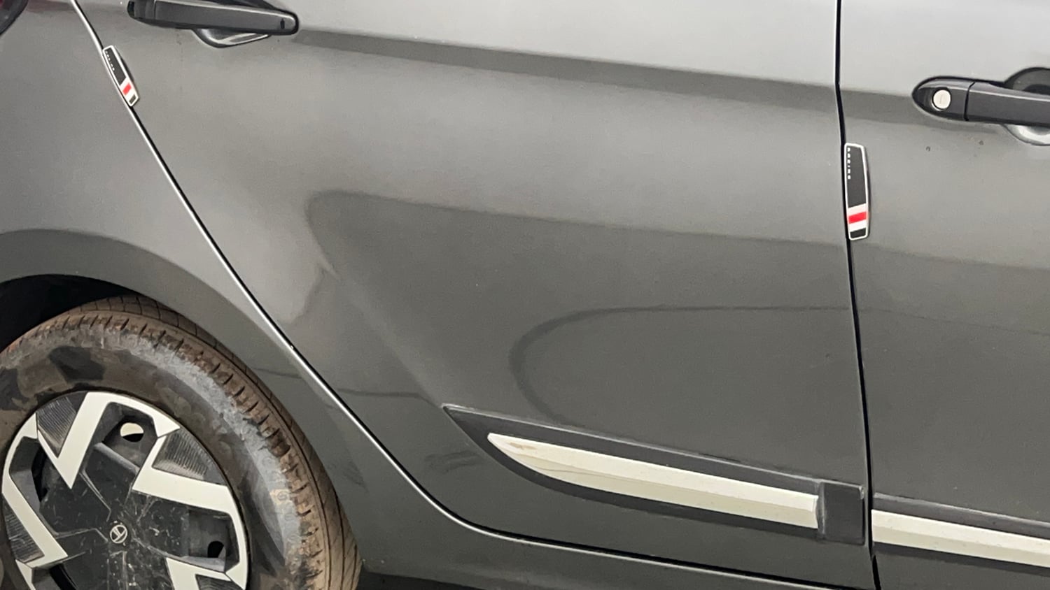 Used 2025 Tata Tiago XM Petrol Manual dents MINOR SCRATCH