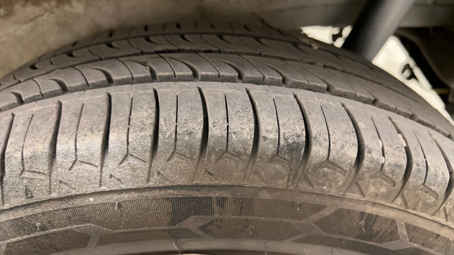 Used 2016 Maruti Suzuki Wagon R 1.0 VXI AMT Petrol Automatic tyres LEFT REAR TYRE TREAD VIEW