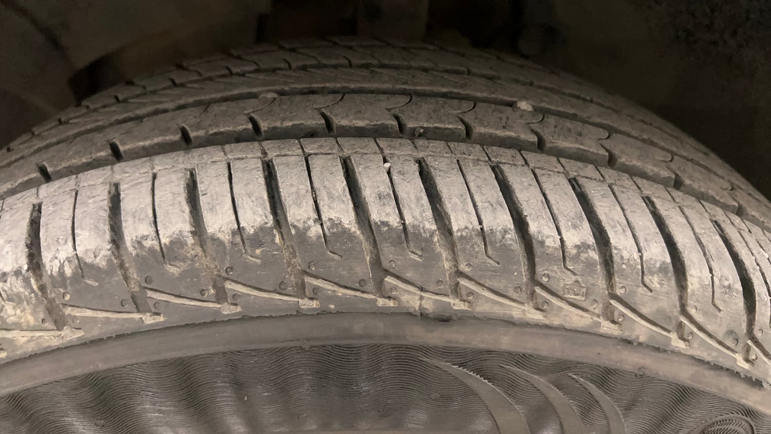 Used 2016 Renault Duster 85 PS RXZ 4X2 MT Diesel Manual tyres LEFT FRONT TYRE TREAD VIEW
