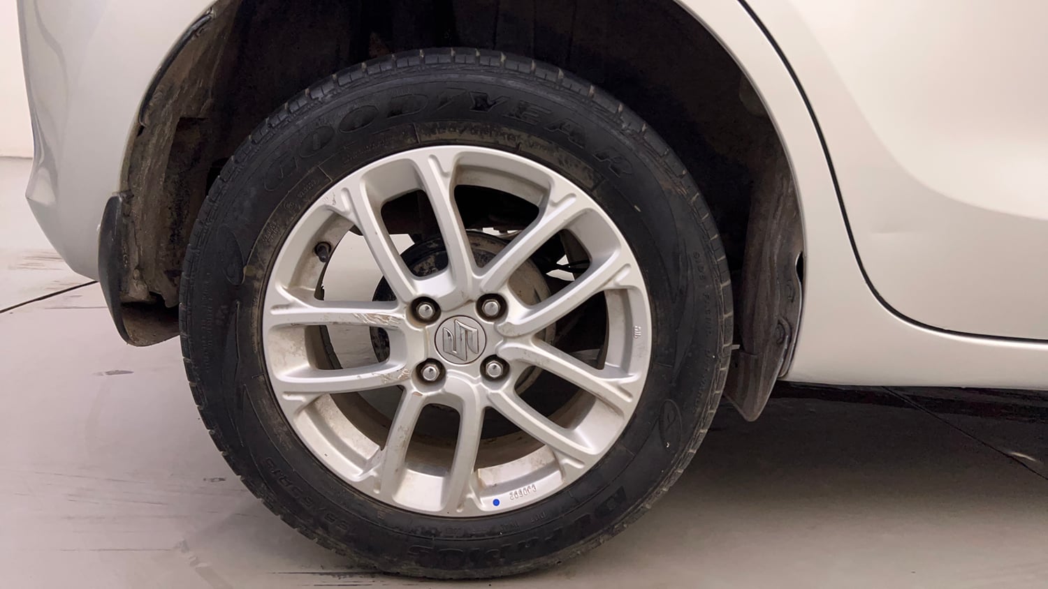 Used 2019 Maruti Suzuki Swift ZXi AMT Petrol Automatic tyres RIGHT REAR TYRE RIM VIEW