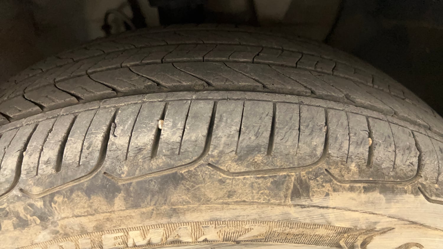 Used 2017 Hyundai Elite i20 Asta 1.2 Dual Tone Petrol Manual tyres RIGHT FRONT TYRE TREAD VIEW