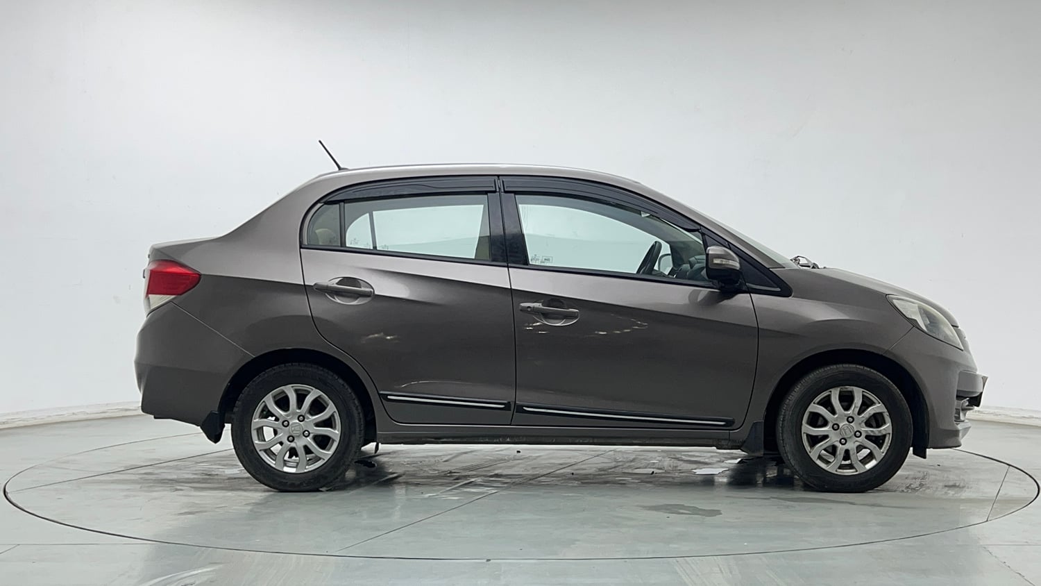 Used 2014 Honda Amaze 1.2 VX AT i-VTEC Petrol Automatic exterior RIGHT SIDE VIEW