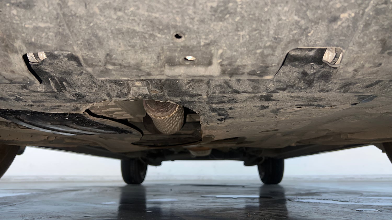 Used 2025 Mahindra XUV 3XO AX5 1.2 Petrol Petrol Manual extra FRONT LEFT UNDERBODY VIEW