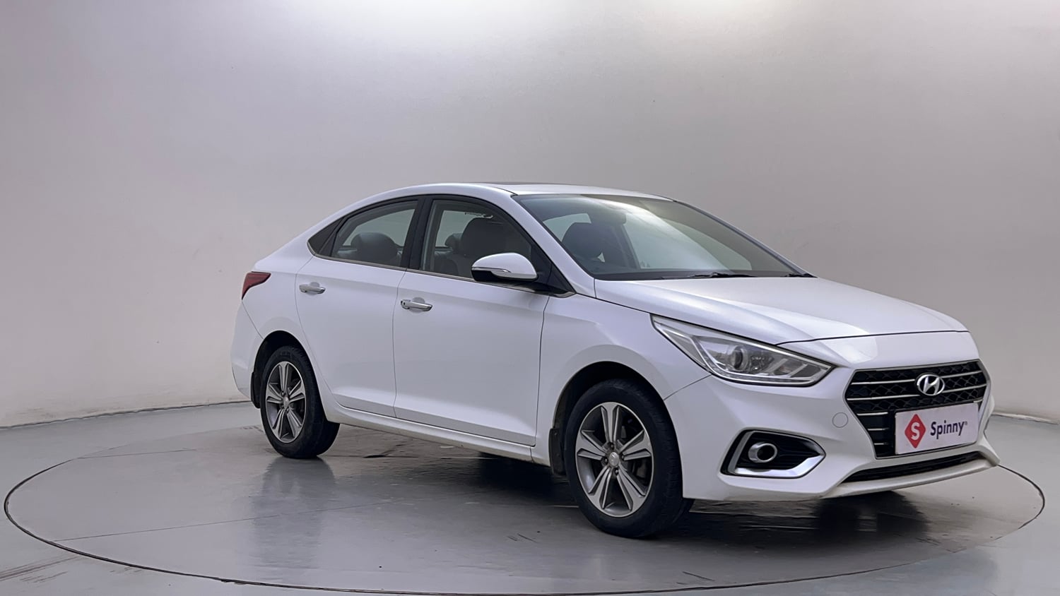 Used 2019 Hyundai Verna SX (O) 1.6 VTVT AT Petrol Automatic exterior RIGHT FRONT CORNER VIEW