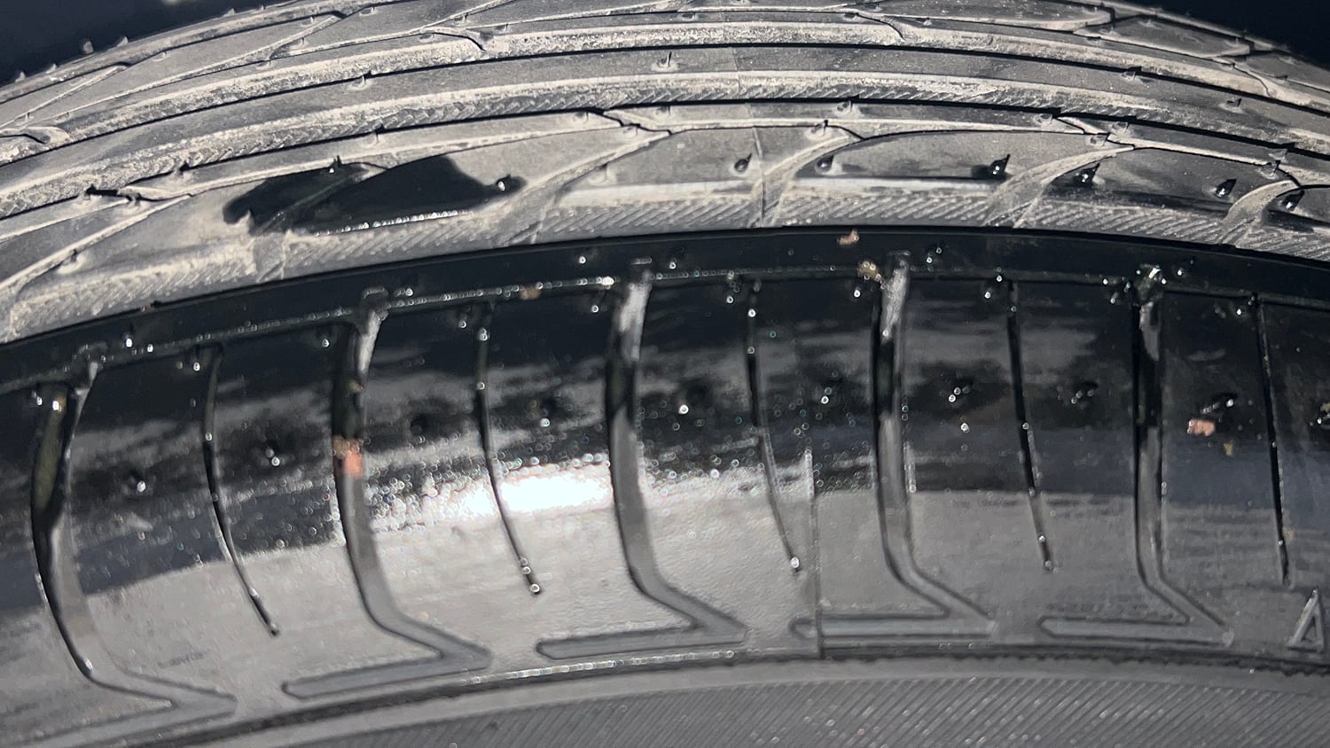 Used 2021 Tata Altroz XE Petrol Petrol Manual tyres LEFT FRONT TYRE TREAD VIEW