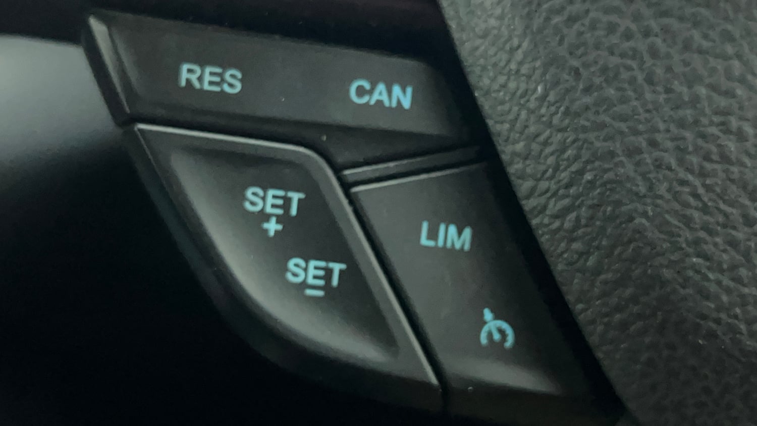 Used 2019 Ford EcoSport Titanium + 1.5L Ti-VCT AT Petrol Automatic top_features Cruise control