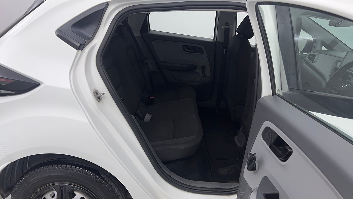 Used 2021 Tata Altroz XE Petrol Petrol Manual interior RIGHT SIDE REAR DOOR CABIN VIEW