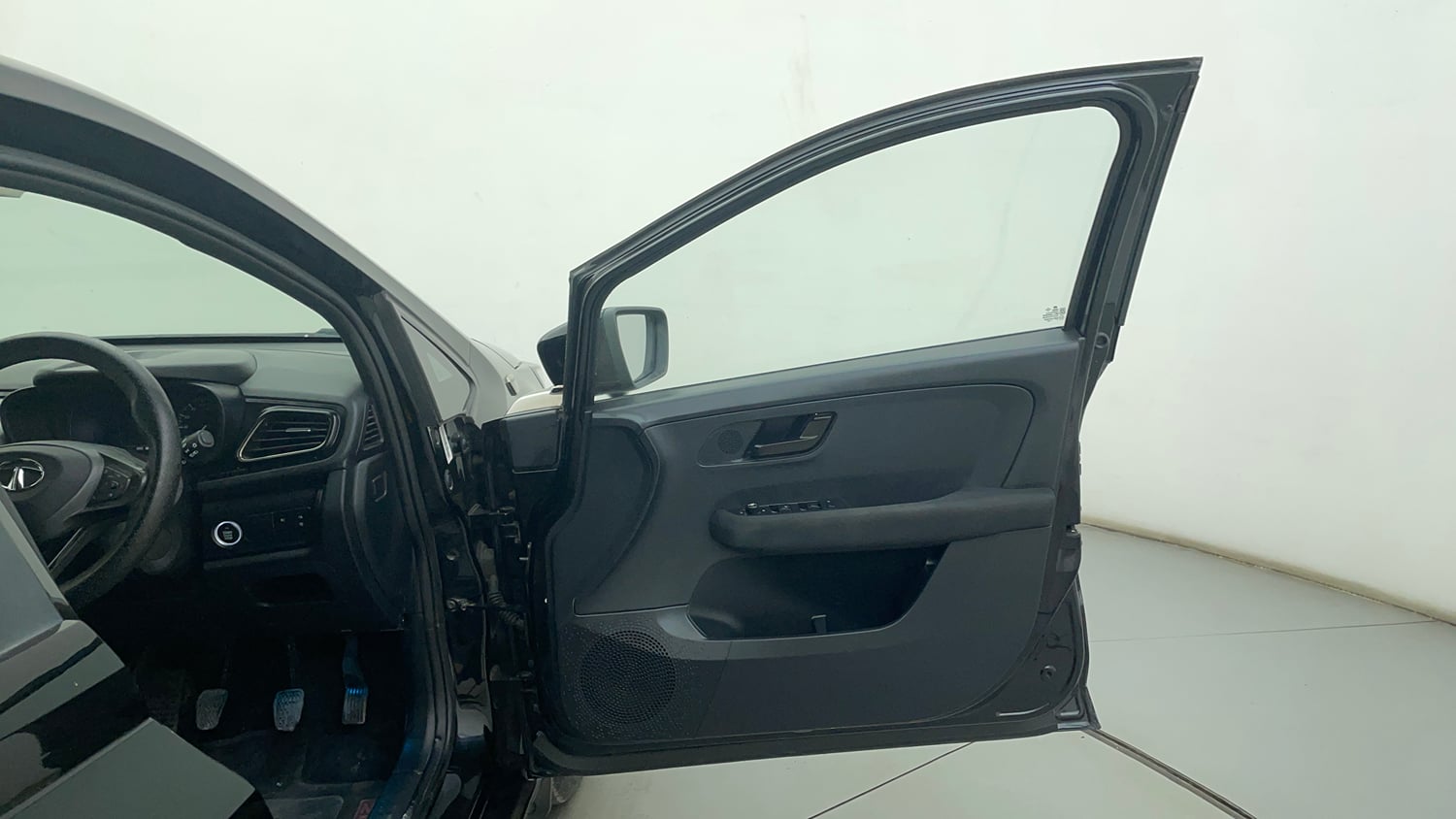 Used 2022 Tata Altroz XZ Plus Petrol Dark Edition Petrol Manual interior RIGHT FRONT DOOR OPEN VIEW