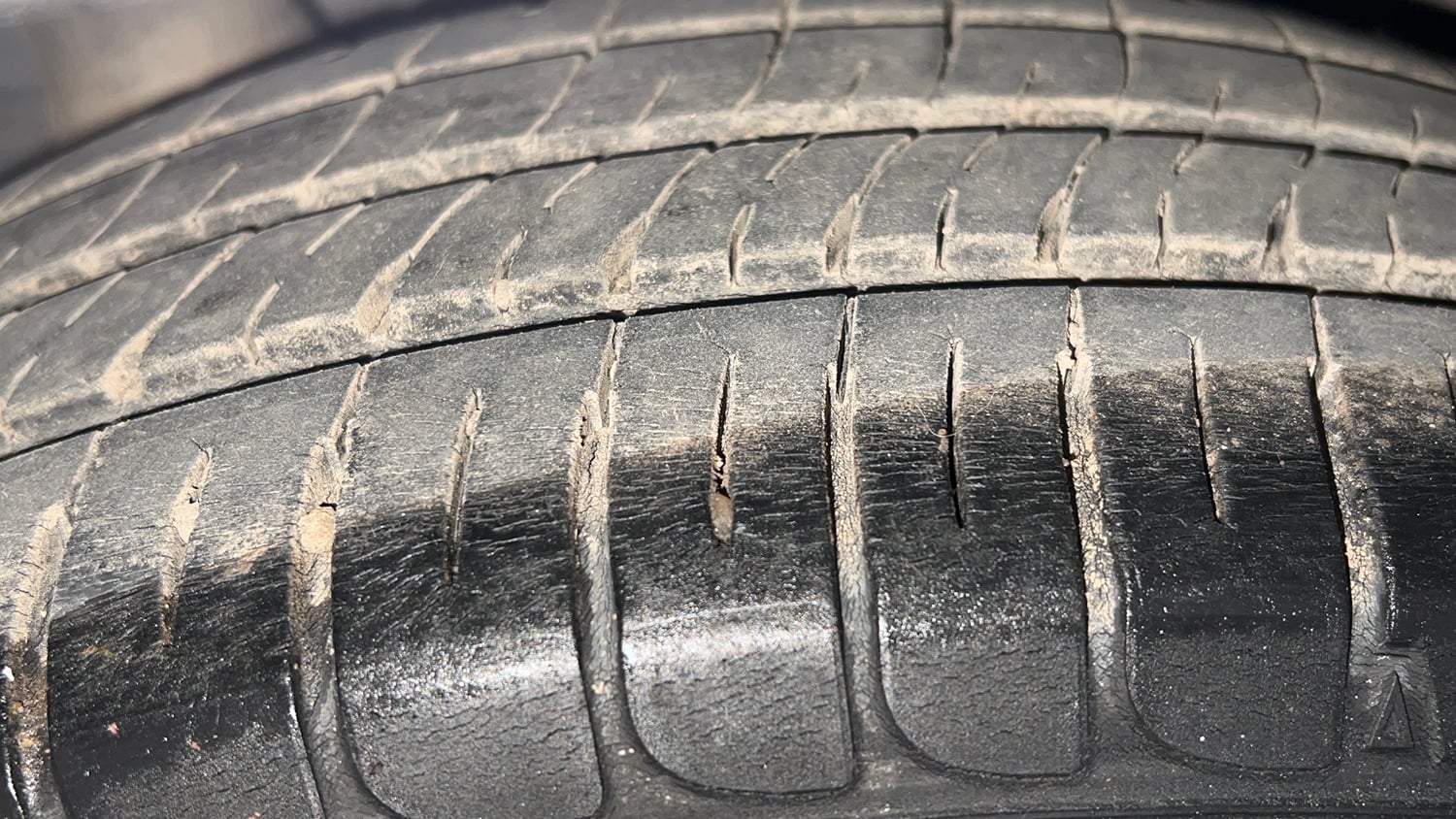 Used 2013 Honda Brio E MT Petrol Manual tyres RIGHT REAR TYRE TREAD VIEW