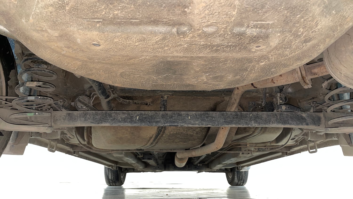 Used 2018 Maruti Suzuki Ciaz Zeta Hybrid 1.5 AT Petrol Automatic extra REAR UNDERBODY VIEW (TAKEN FROM REAR)