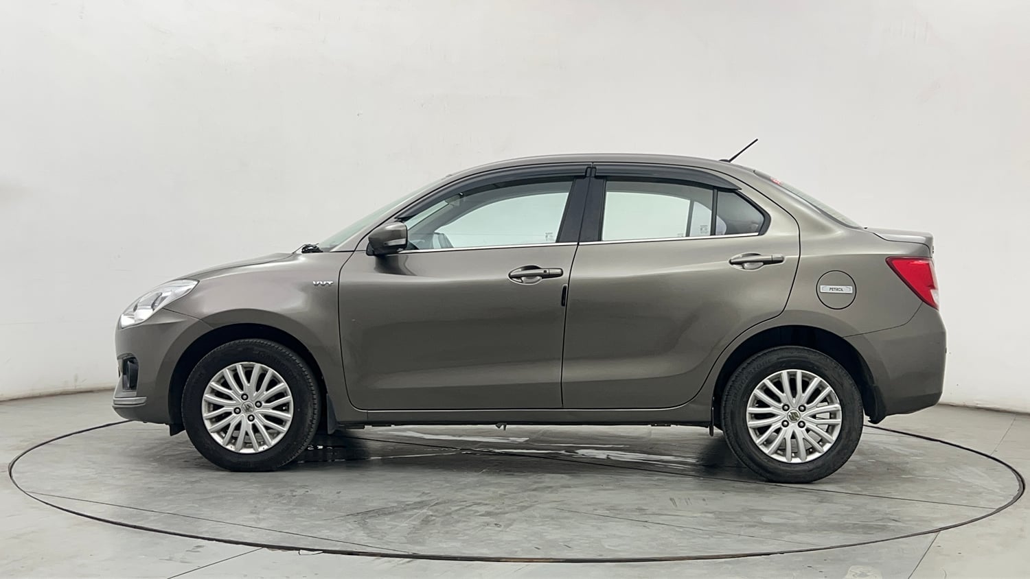Used 2018 Maruti Suzuki Dzire ZXi Petrol Manual exterior LEFT SIDE VIEW