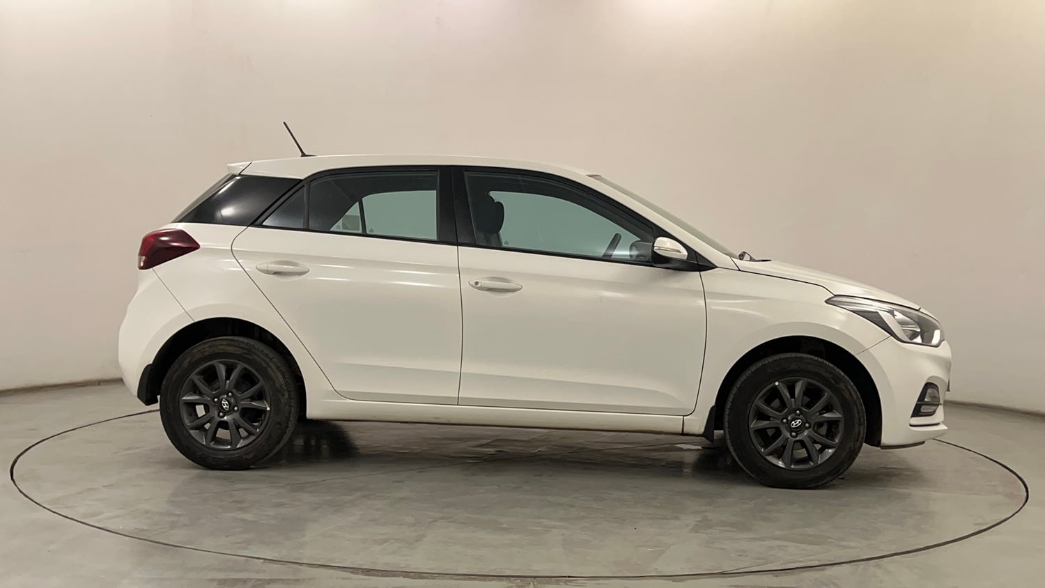 Used 2018 Hyundai Elite i20 Asta 1.2 Petrol Manual exterior RIGHT SIDE VIEW