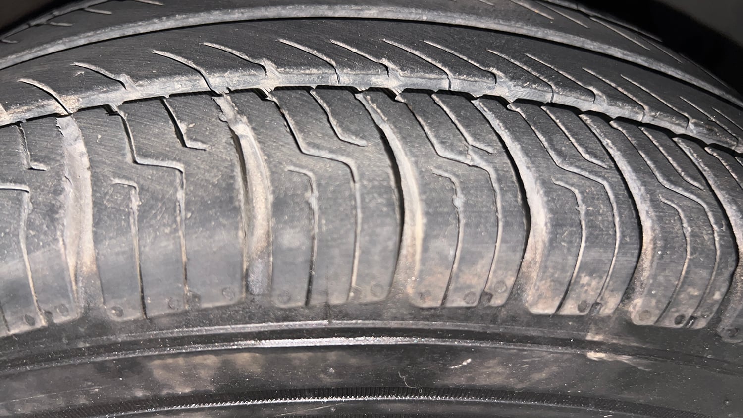 Used 2015 Hyundai Grand i10 Asta AT 1.2 Kappa VTVT Petrol Automatic tyres RIGHT FRONT TYRE TREAD VIEW