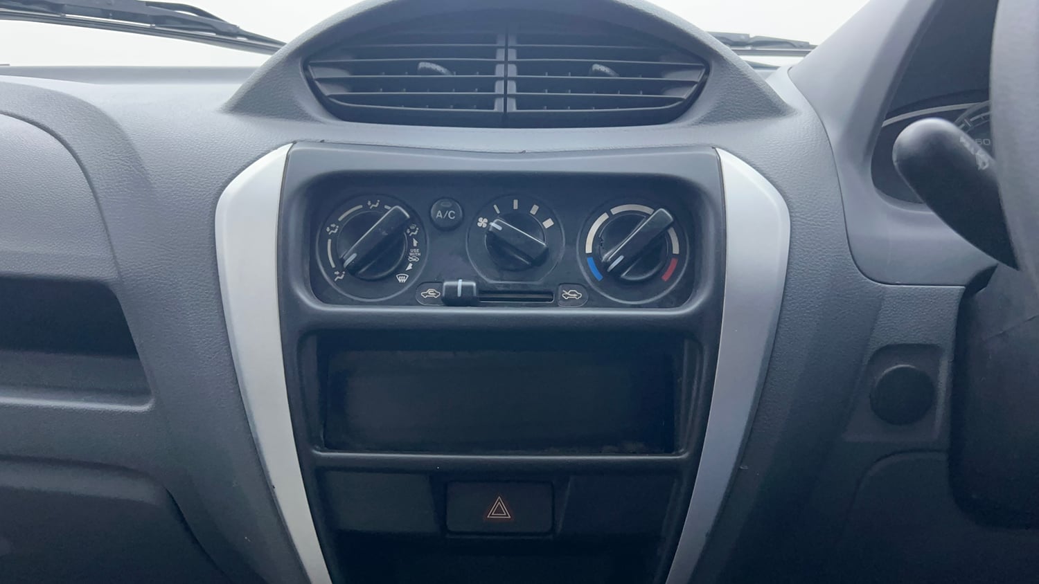Used 2013 Maruti Suzuki Alto 800 Lxi Petrol Manual interior MUSIC SYSTEM & AC CONTROL VIEW