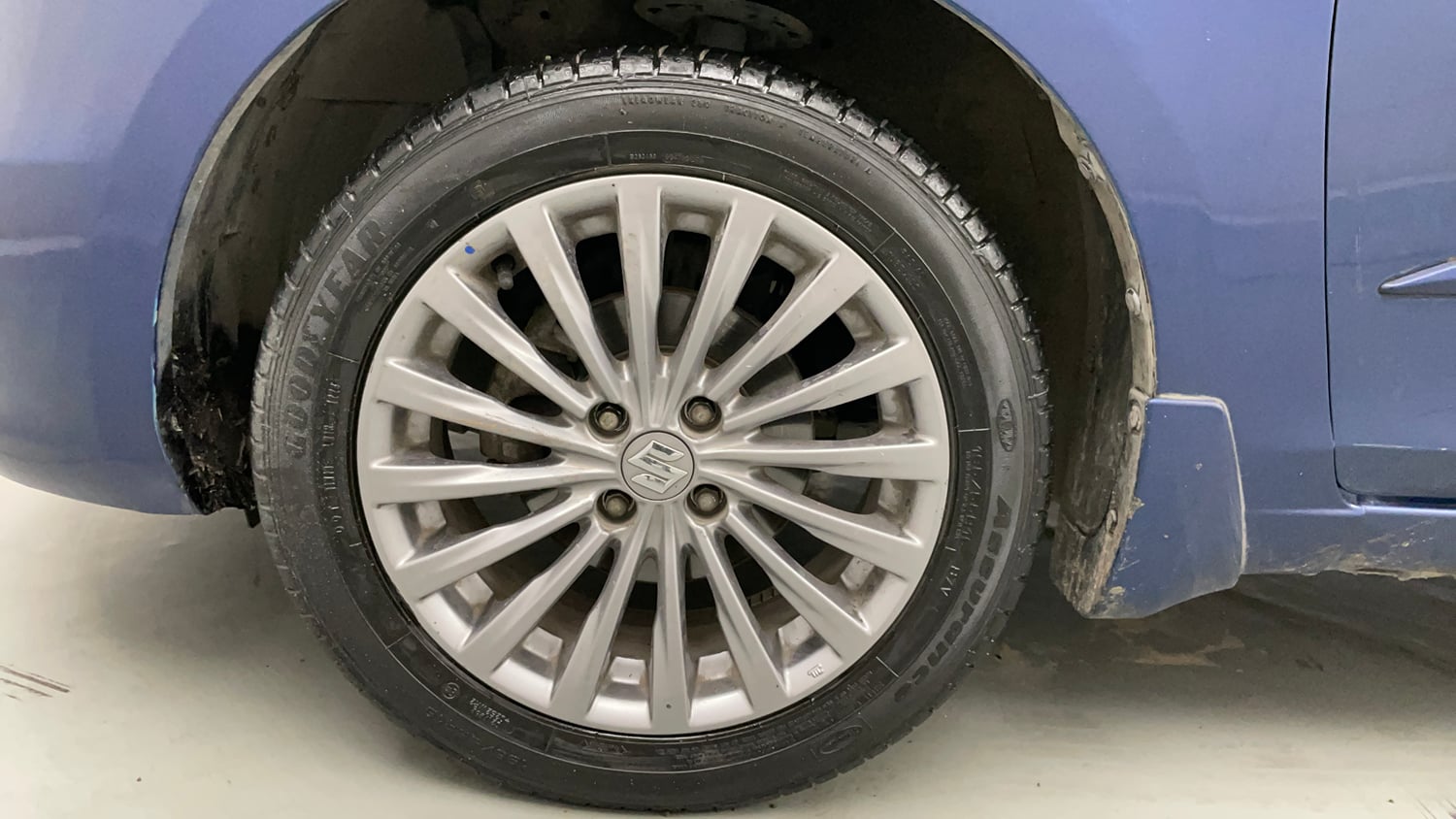 Used 2017 Maruti Suzuki Ciaz Alpha 1.4 MT Petrol Manual tyres LEFT FRONT TYRE RIM VIEW