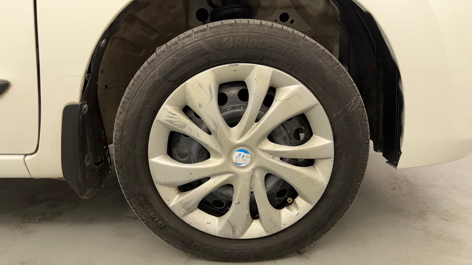 Used 2016 Maruti Suzuki Wagon R 1.0 VXI AMT Petrol Automatic tyres RIGHT FRONT TYRE RIM VIEW