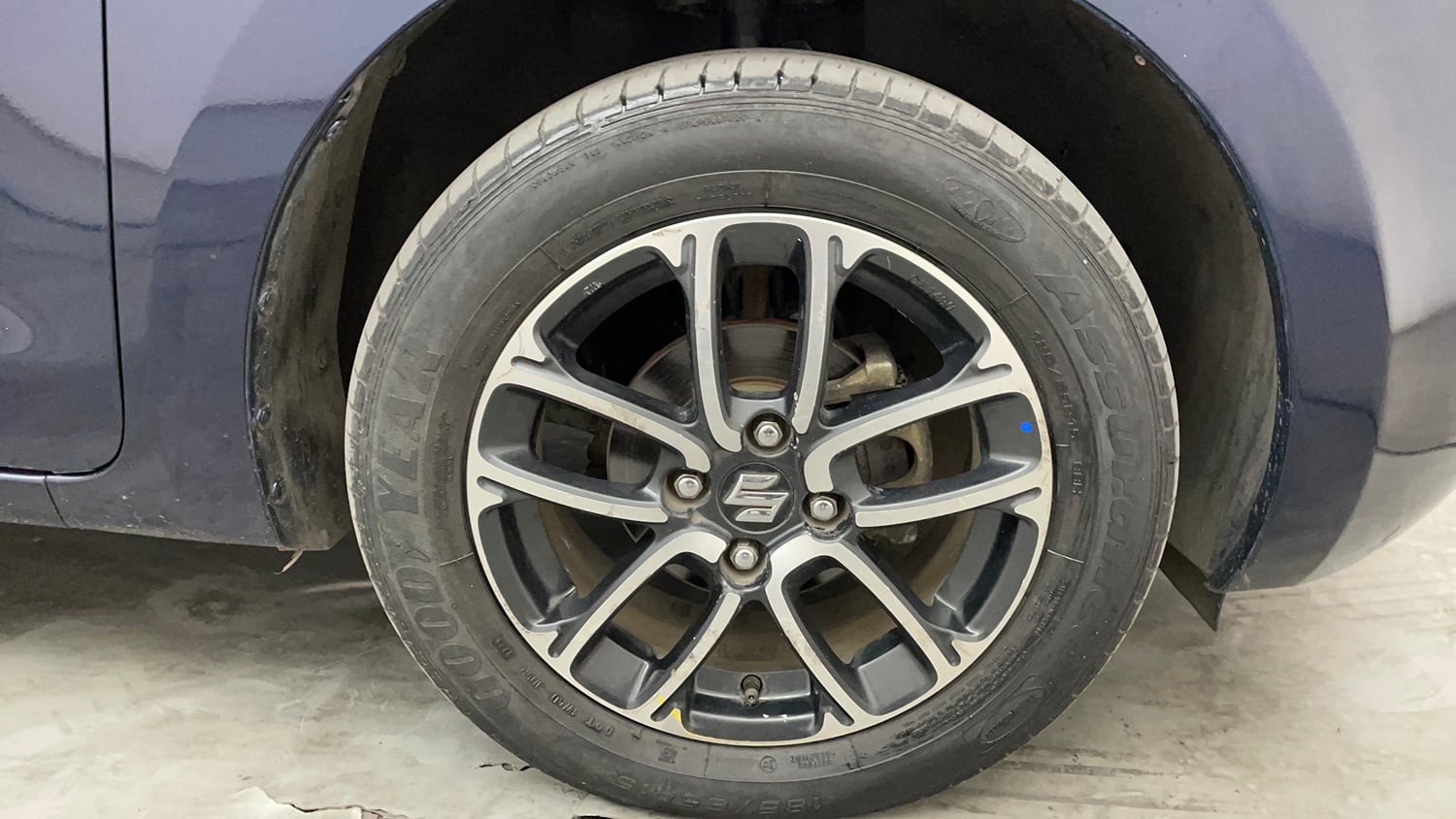 Used 2018 Maruti Suzuki Swift ZXi Plus Petrol Manual tyres RIGHT FRONT TYRE RIM VIEW
