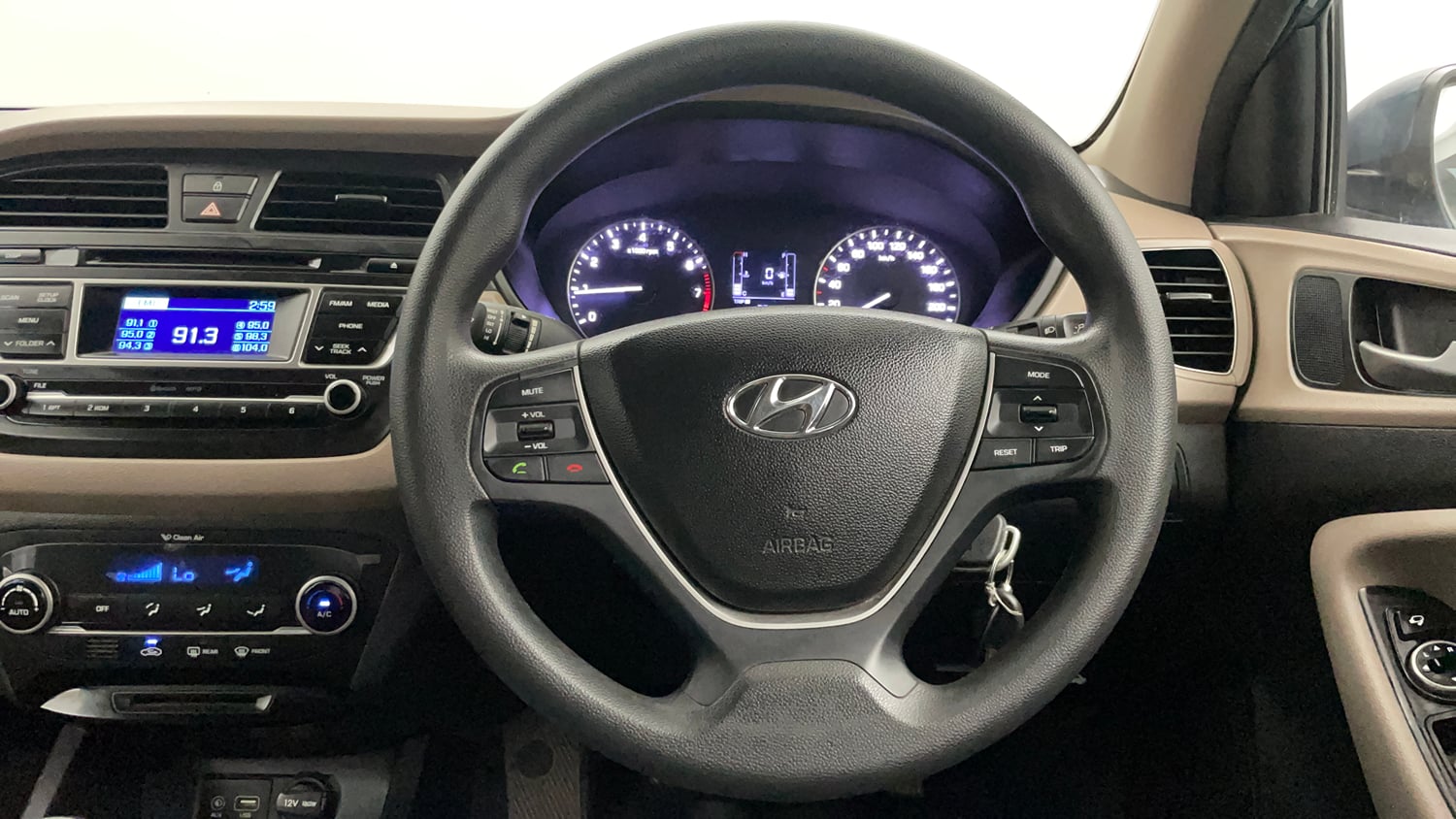 Used 2015 Hyundai Elite i20 Sportz 1.2 Petrol Manual interior STEERING VIEW