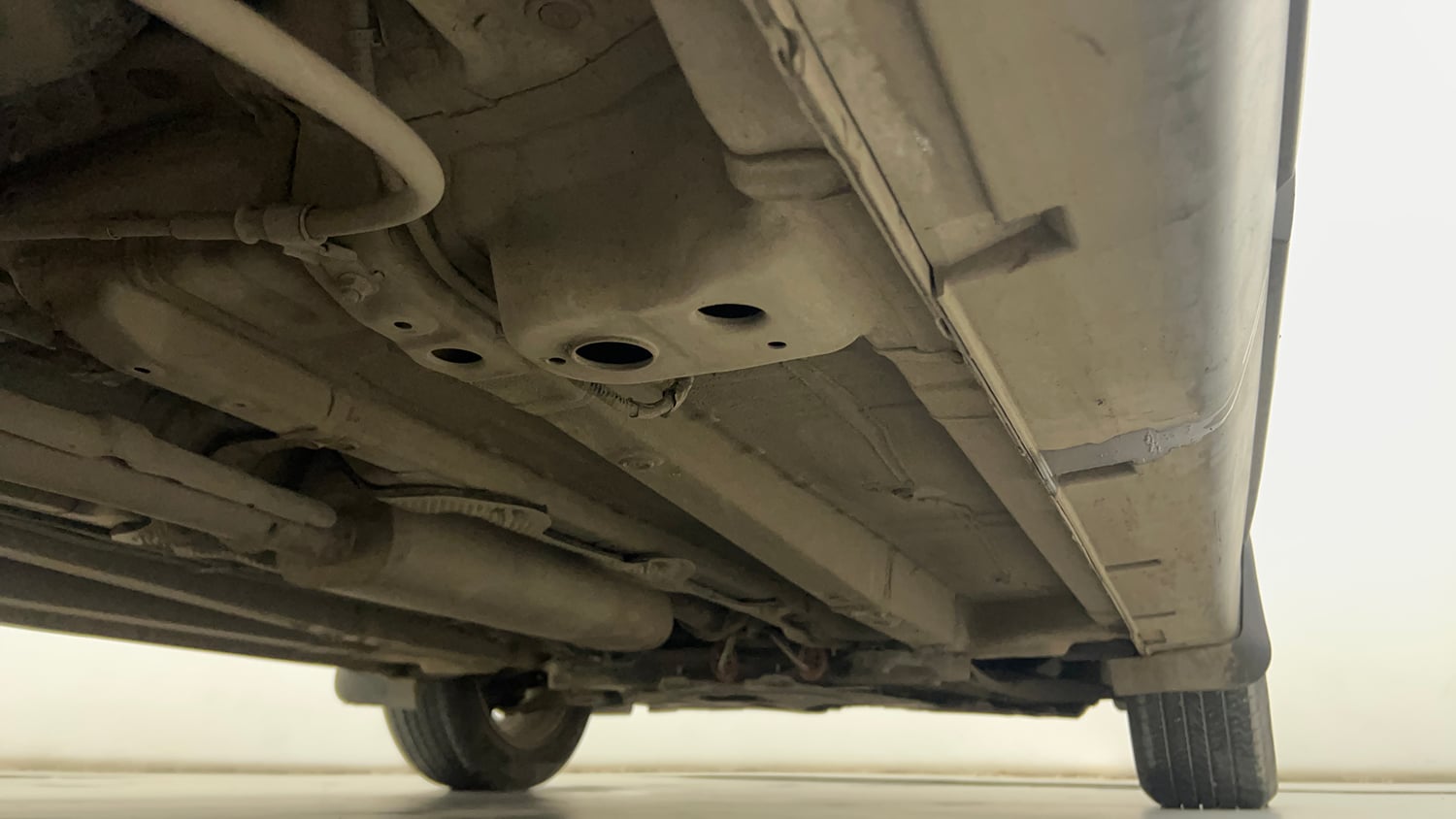 Used 2019 Mahindra XUV 300 1.2 W8 (O) Petrol Manual extra REAR RIGHT UNDERBODY VIEW