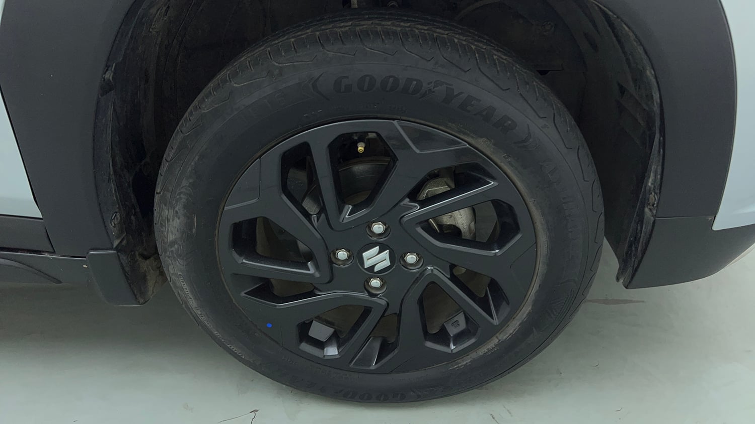 Used 2023 Maruti Suzuki Fronx Delta Plus 1.2L MT Petrol Manual tyres RIGHT FRONT TYRE RIM VIEW