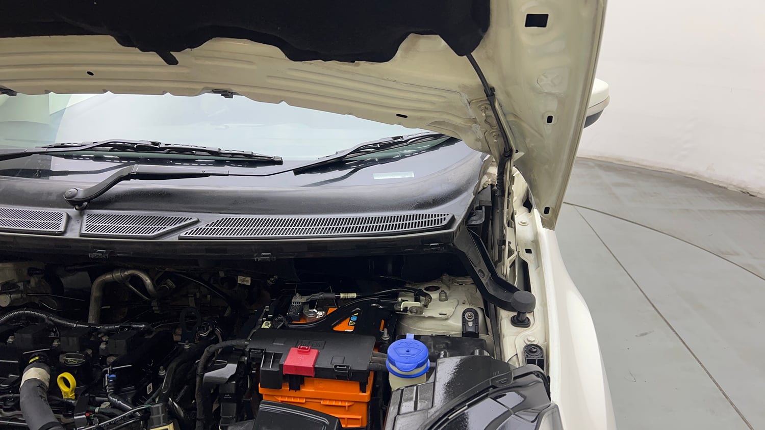 Used 2020 Ford EcoSport Titanium Plus 1.5L Ti-VCT AT Petrol Automatic engine ENGINE LEFT SIDE HINGE & APRON VIEW