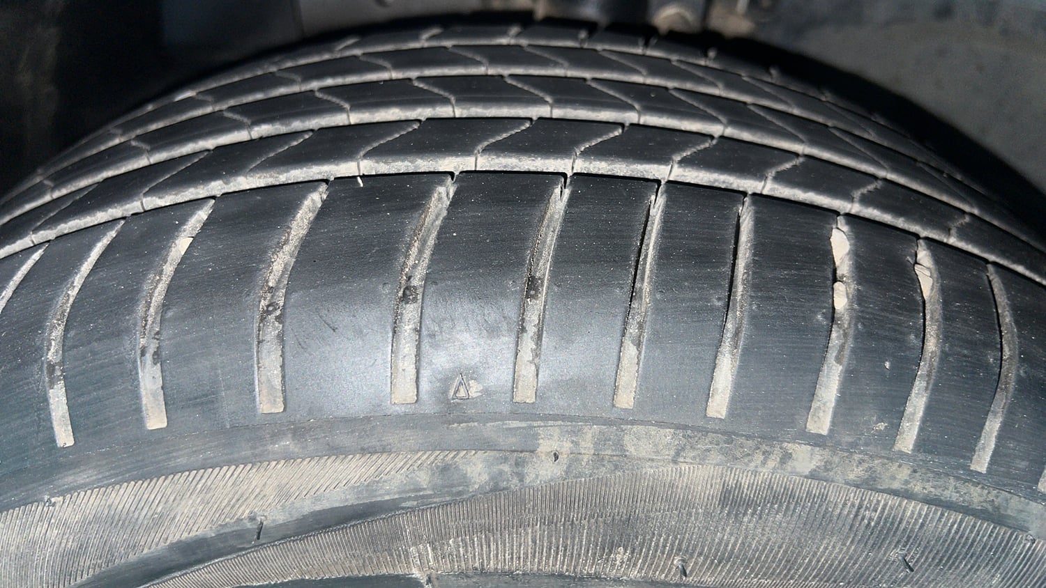 Used 2019 Ford EcoSport Titanium + 1.5L Ti-VCT AT Petrol Automatic tyres LEFT FRONT TYRE TREAD VIEW