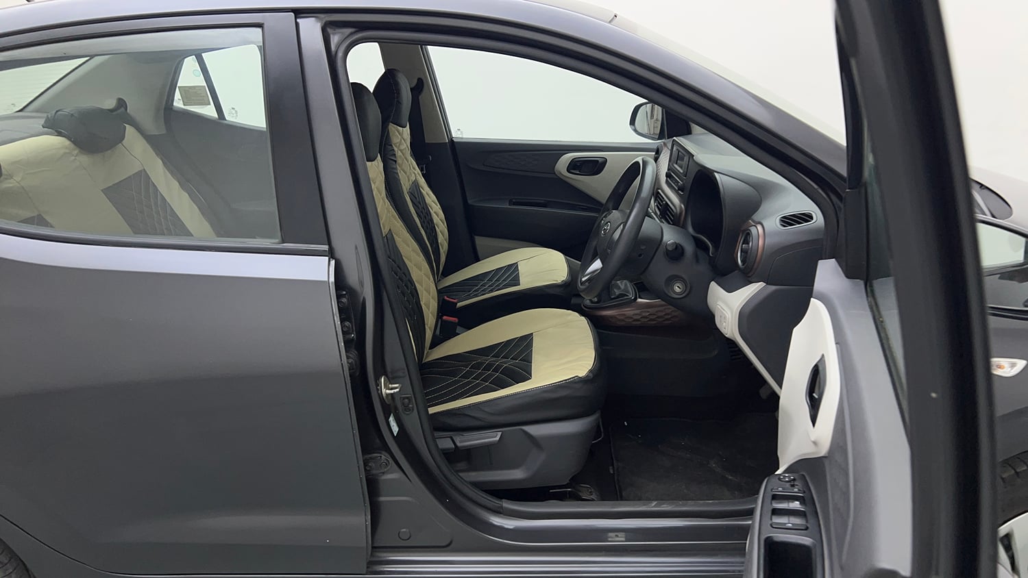 Used 2021 Hyundai Aura S 1.2 CNG Cng Manual interior RIGHT SIDE FRONT DOOR CABIN VIEW