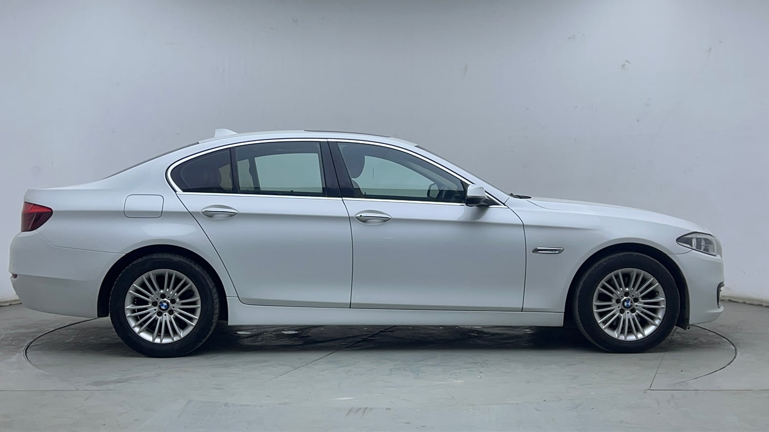 Used 2016 BMW 5 Series 520d Luxury Line Diesel Automatic exterior RIGHT SIDE VIEW