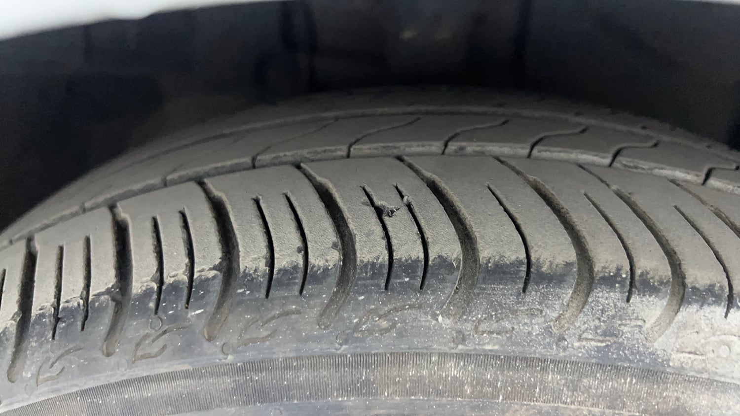 Used 2017 Ford Figo Titanium 1.2 Ti-VCT Petrol Manual tyres RIGHT FRONT TYRE TREAD VIEW
