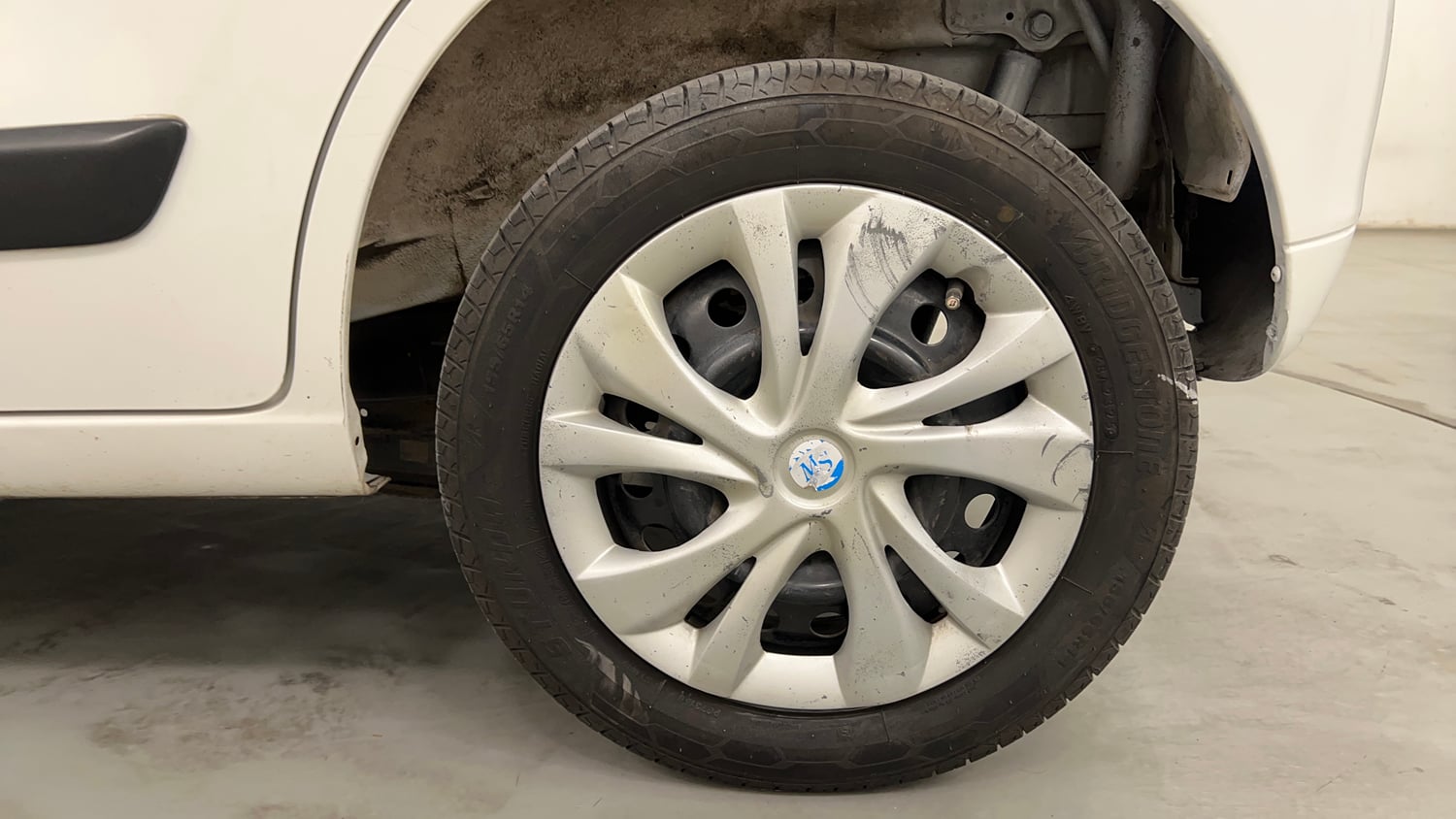 Used 2016 Maruti Suzuki Wagon R 1.0 VXI AMT Petrol Automatic tyres LEFT REAR TYRE RIM VIEW