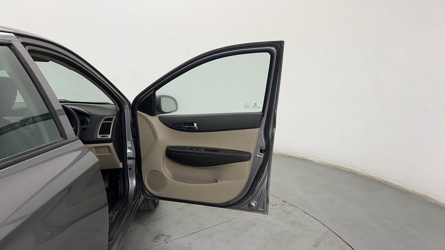 Used 2013 Hyundai i20 Sportz 1.2 Petrol Manual interior RIGHT FRONT DOOR OPEN VIEW