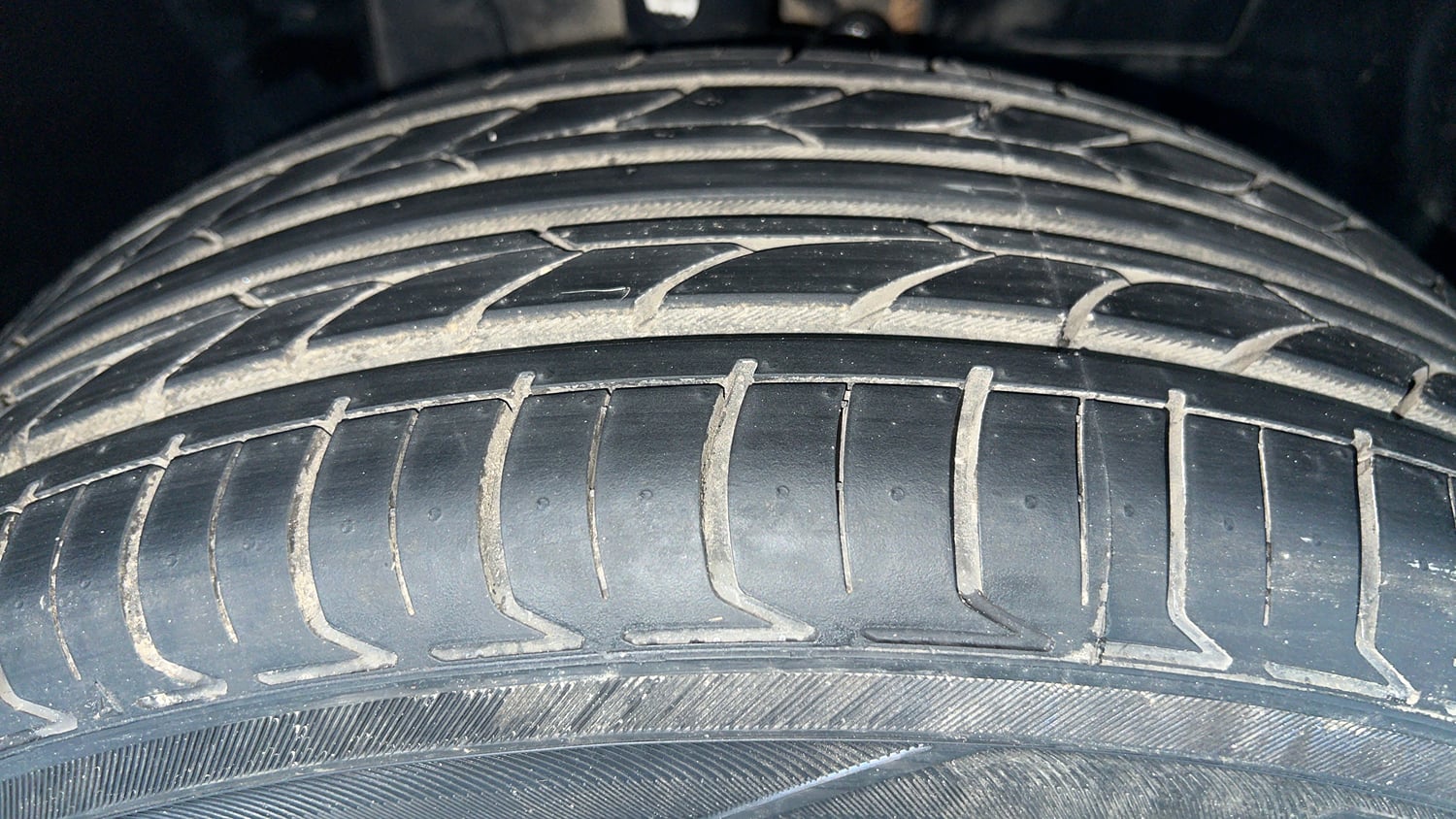 Used 2022 Tata Punch Accomplished Dazzle Pack MT Petrol Manual tyres RIGHT FRONT TYRE TREAD VIEW