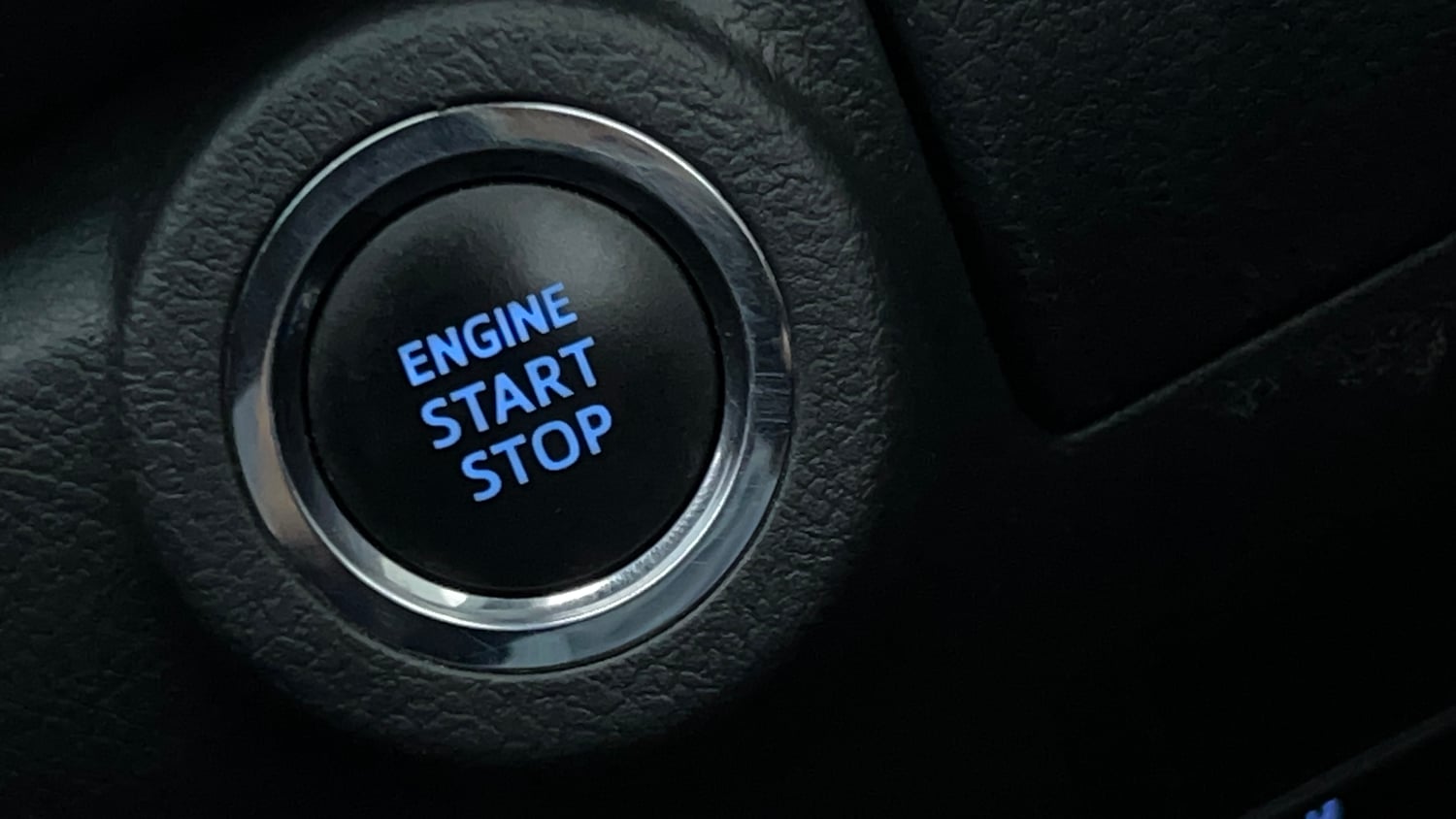 Used 2024 Toyota Fortuner 4X2 AT 2.7 Petrol Petrol Automatic top_features Keyless start