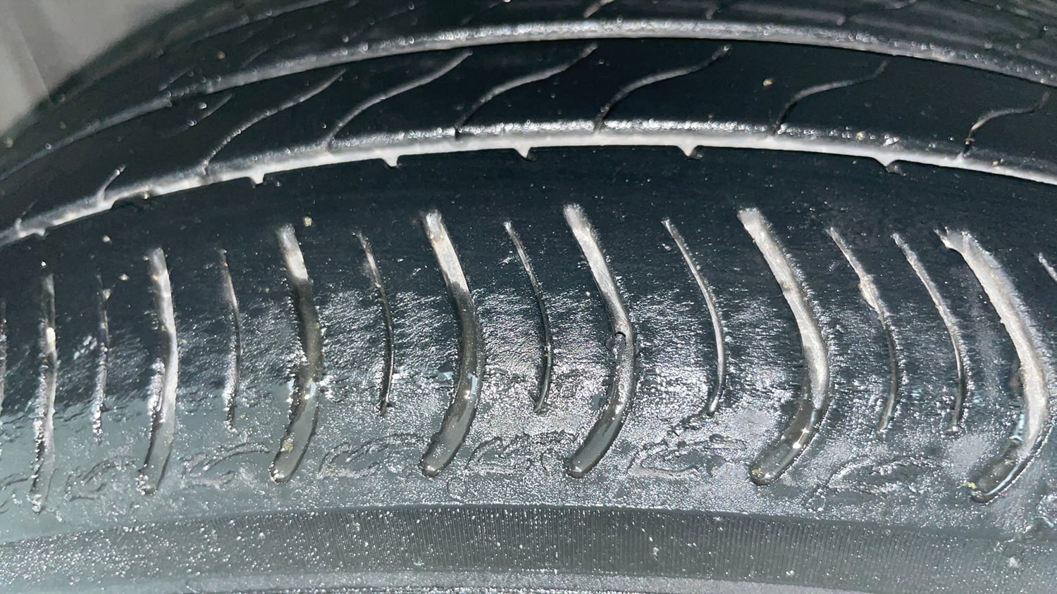 Used 2023 Honda Amaze VX 1.2 Petrol CVT Petrol Automatic tyres LEFT FRONT TYRE TREAD VIEW