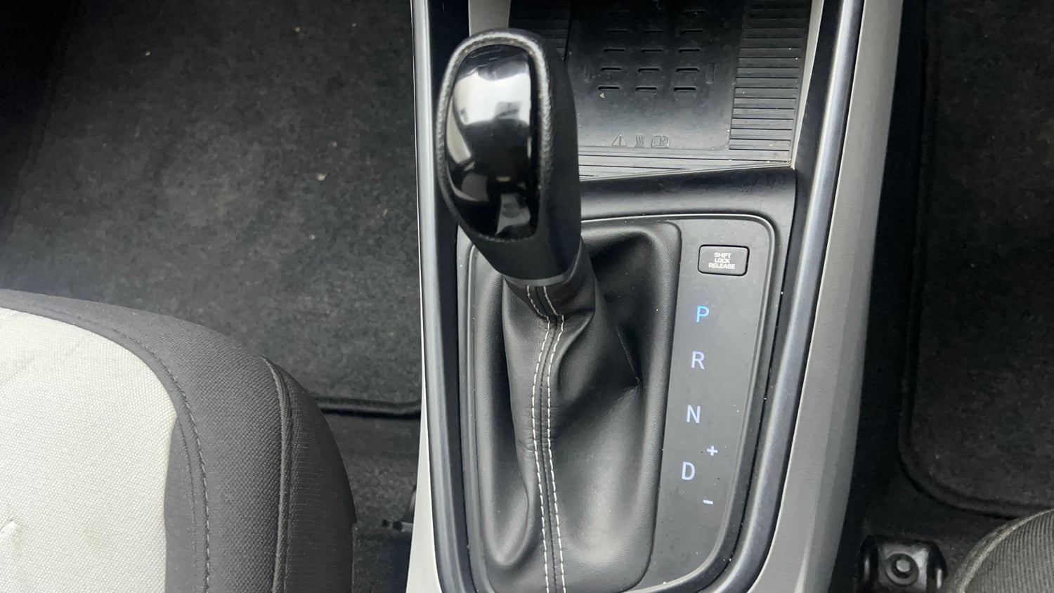 Used 2024 Hyundai i20 Sportz (O) 1.2 IVT Petrol Automatic interior GEAR  KNOB VIEW