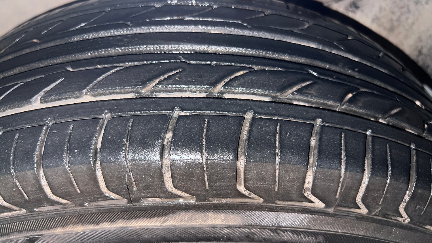 Used 2017 Maruti Suzuki Dzire VDi AMT Diesel Automatic tyres LEFT REAR TYRE TREAD VIEW