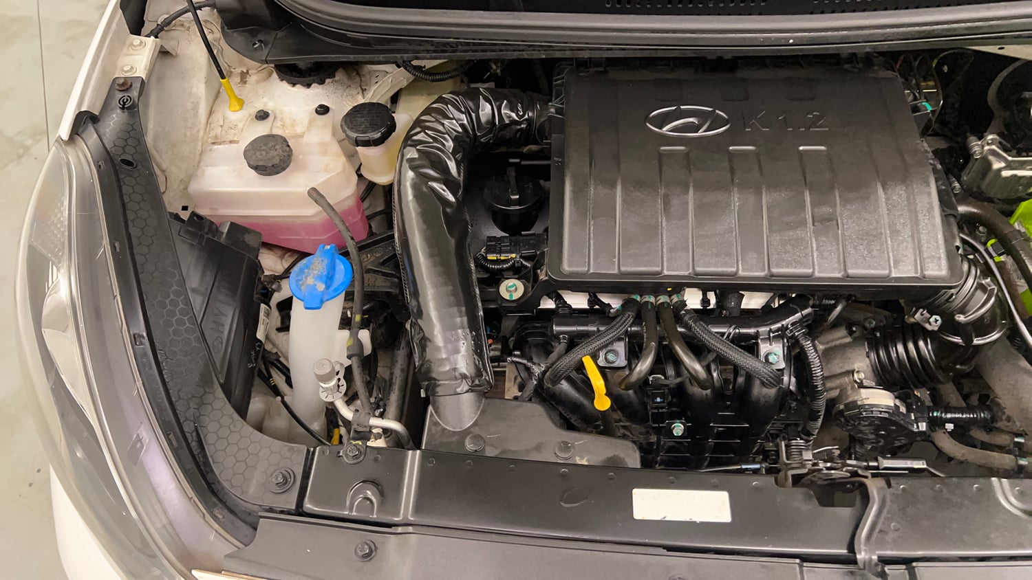 Used 2023 Hyundai Aura SX 1.2 CNG Cng Manual engine ENGINE RIGHT SIDE VIEW