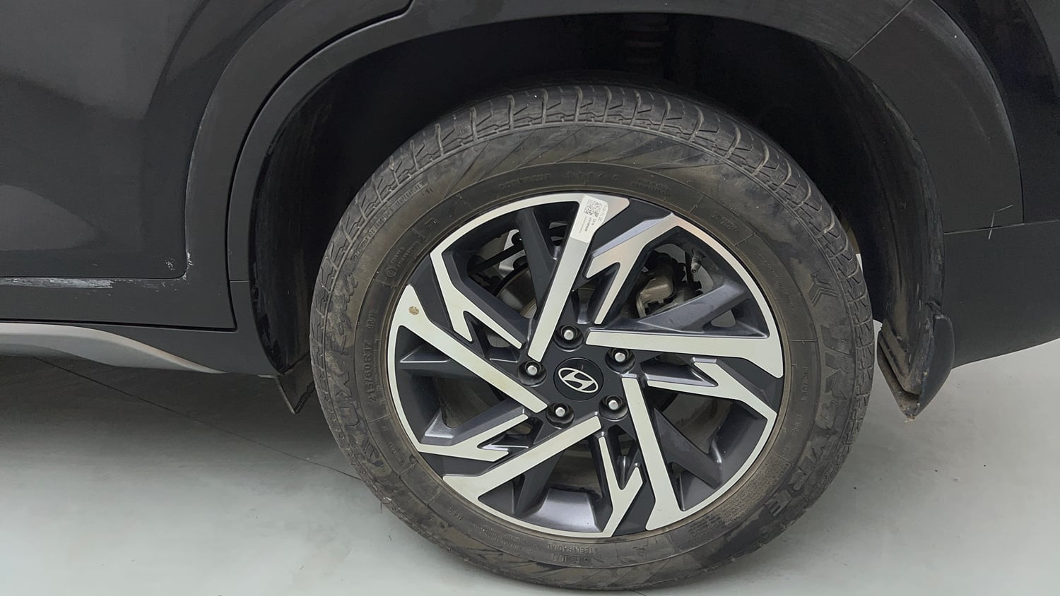 Used 2024 Hyundai Creta 1.5 MPi Petrol MT SX Petrol Manual tyres LEFT REAR TYRE RIM VIEW