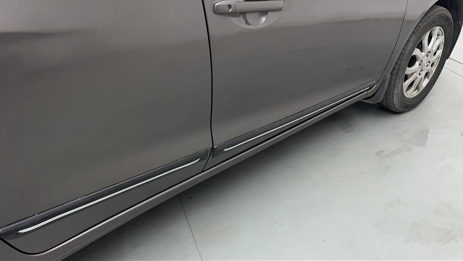 Used 2014 Honda Amaze 1.2 VX AT i-VTEC Petrol Automatic dents MINOR SCRATCH