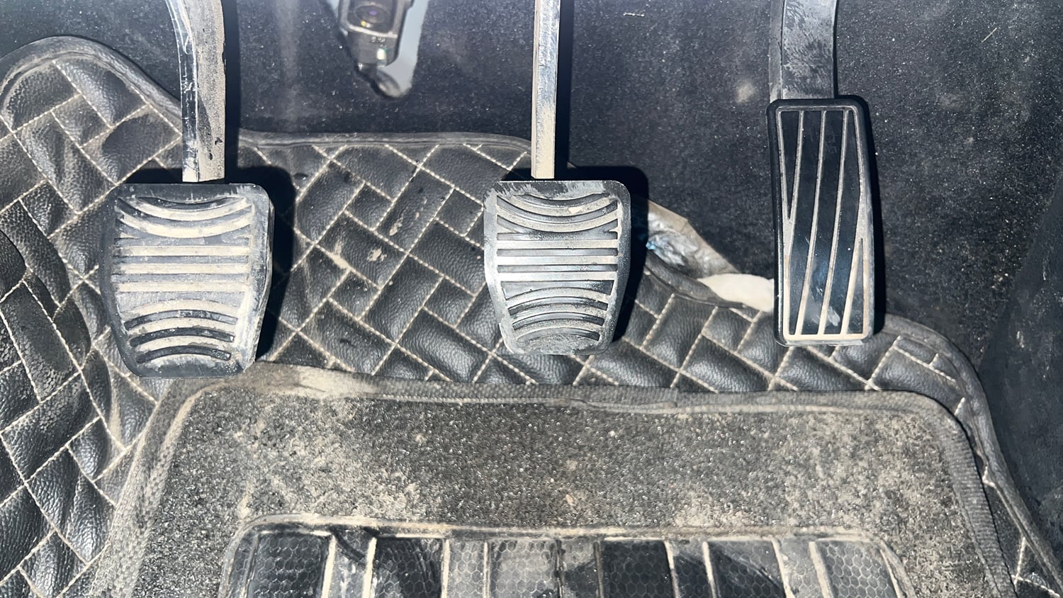 Used 2025 Mahindra XUV 3XO AX5 1.2 Petrol Petrol Manual interior PEDALS VIEW