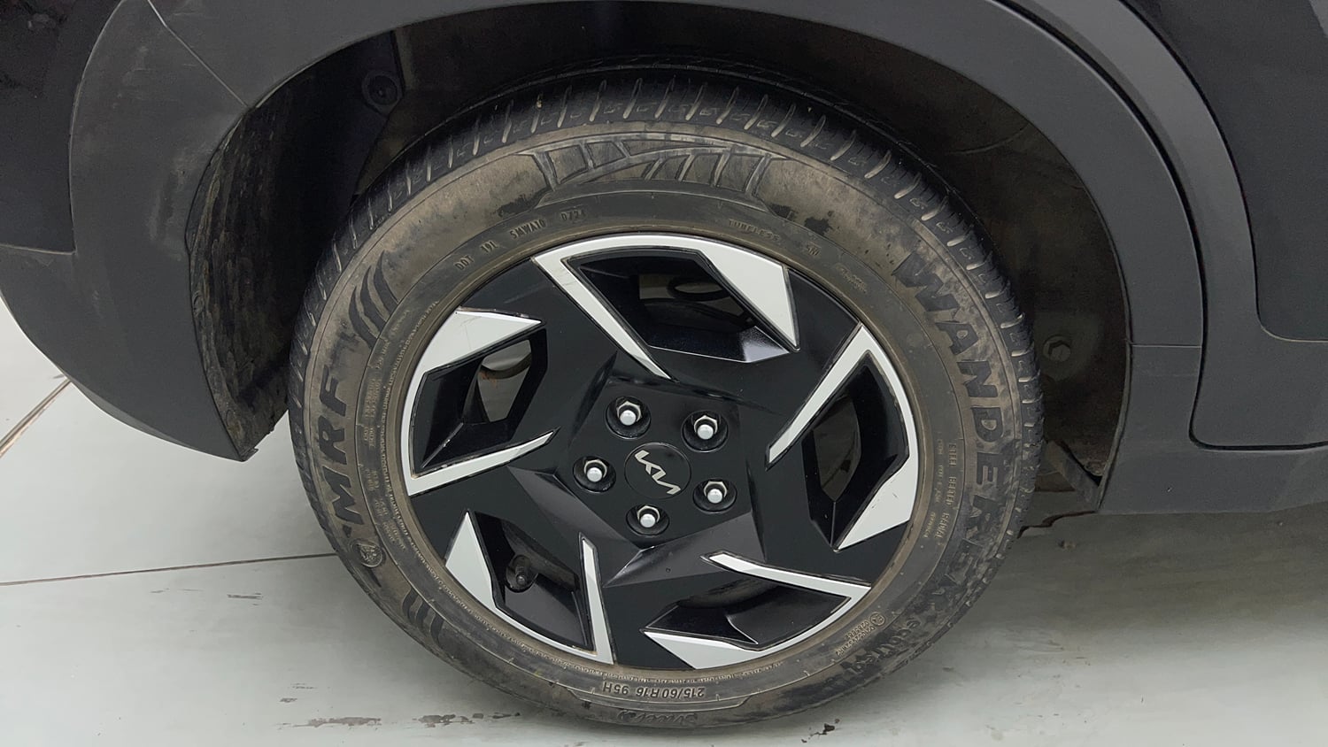 Used 2024 Kia Sonet HTK Plus 1.2 Petrol MT Petrol Manual tyres RIGHT REAR TYRE RIM VIEW