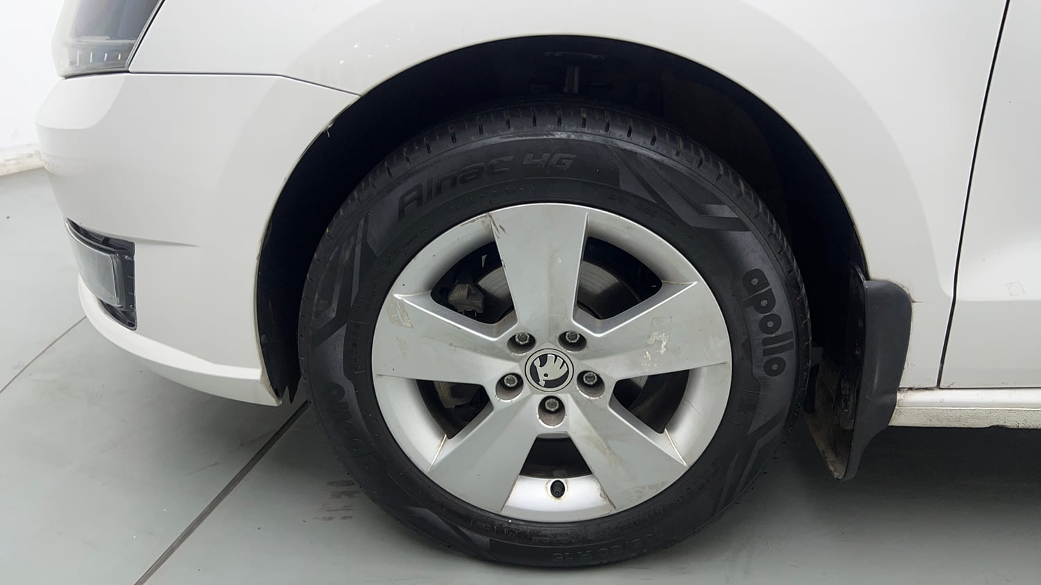 Used 2019 Skoda Rapid Ambition 1.6 MPI Petrol Manual tyres LEFT FRONT TYRE RIM VIEW