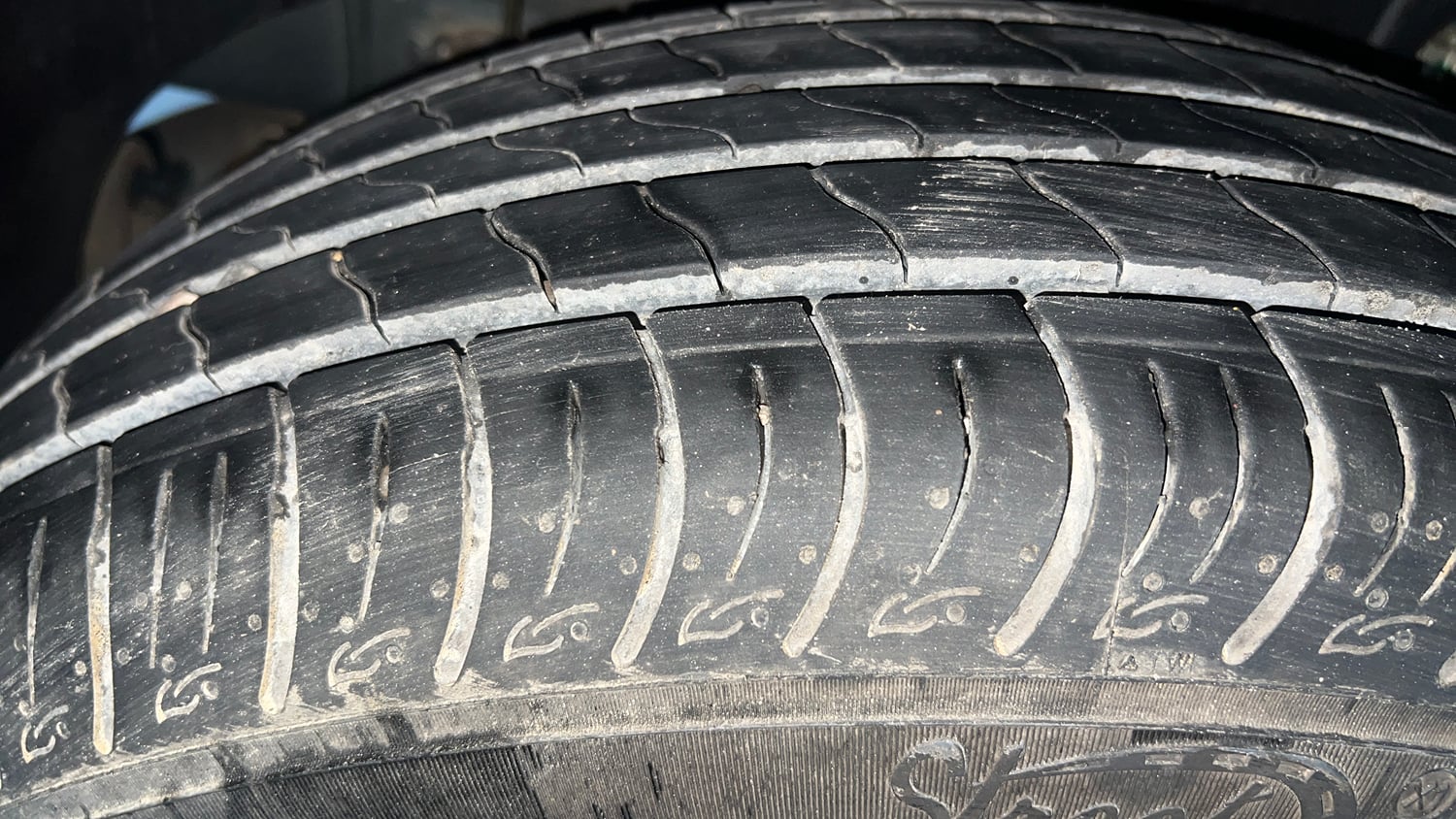 Used 2025 Mahindra XUV 3XO AX5 1.2 Petrol Petrol Manual tyres RIGHT REAR TYRE TREAD VIEW