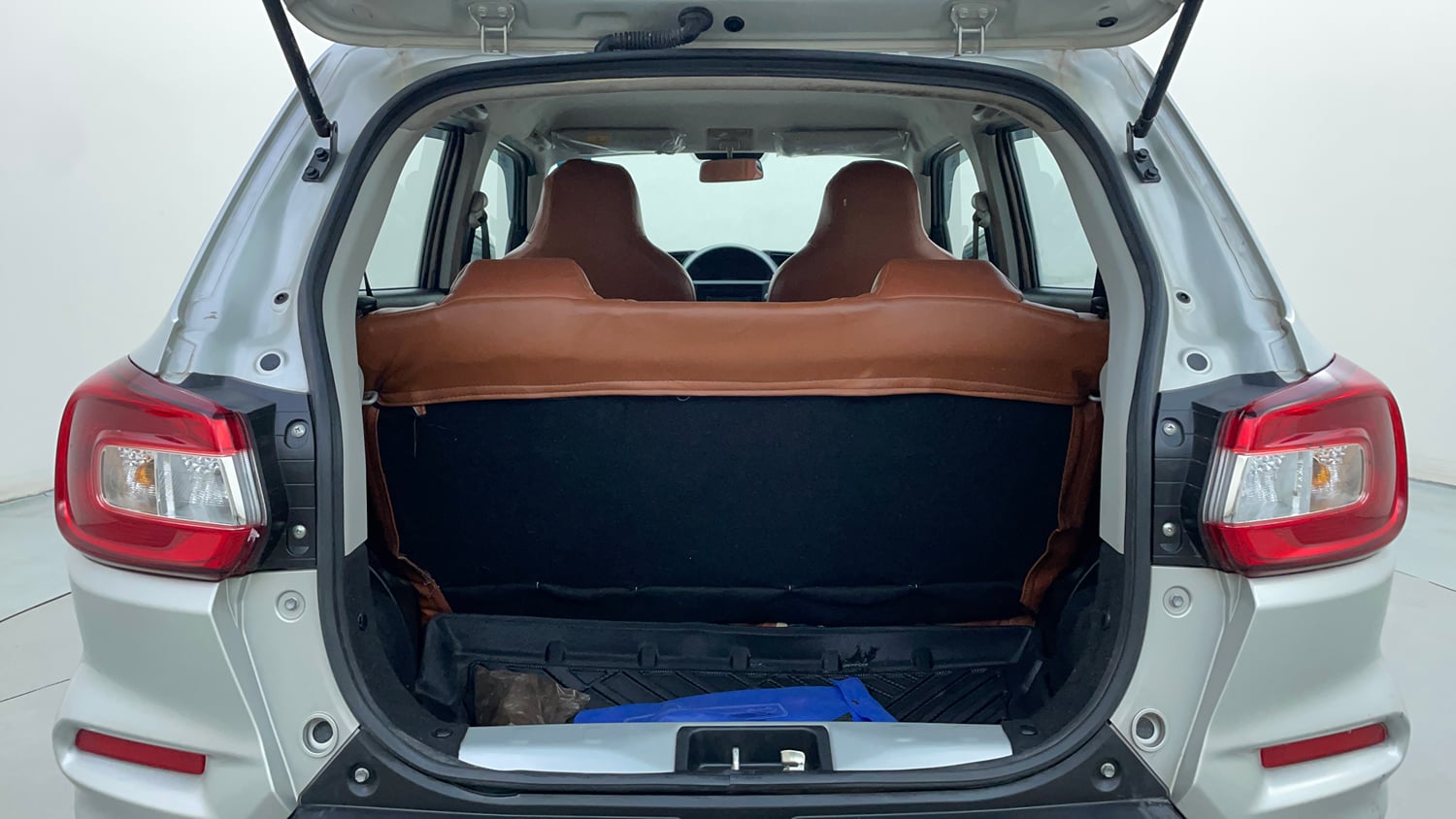 Used 2022 Maruti Suzuki S-Presso VXi (O) AMT Petrol Automatic interior DICKY INSIDE VIEW